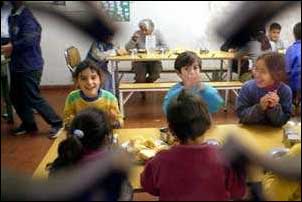 Los chicos del comedor Virgen de los Desamparados esperan un men ms nutritivo